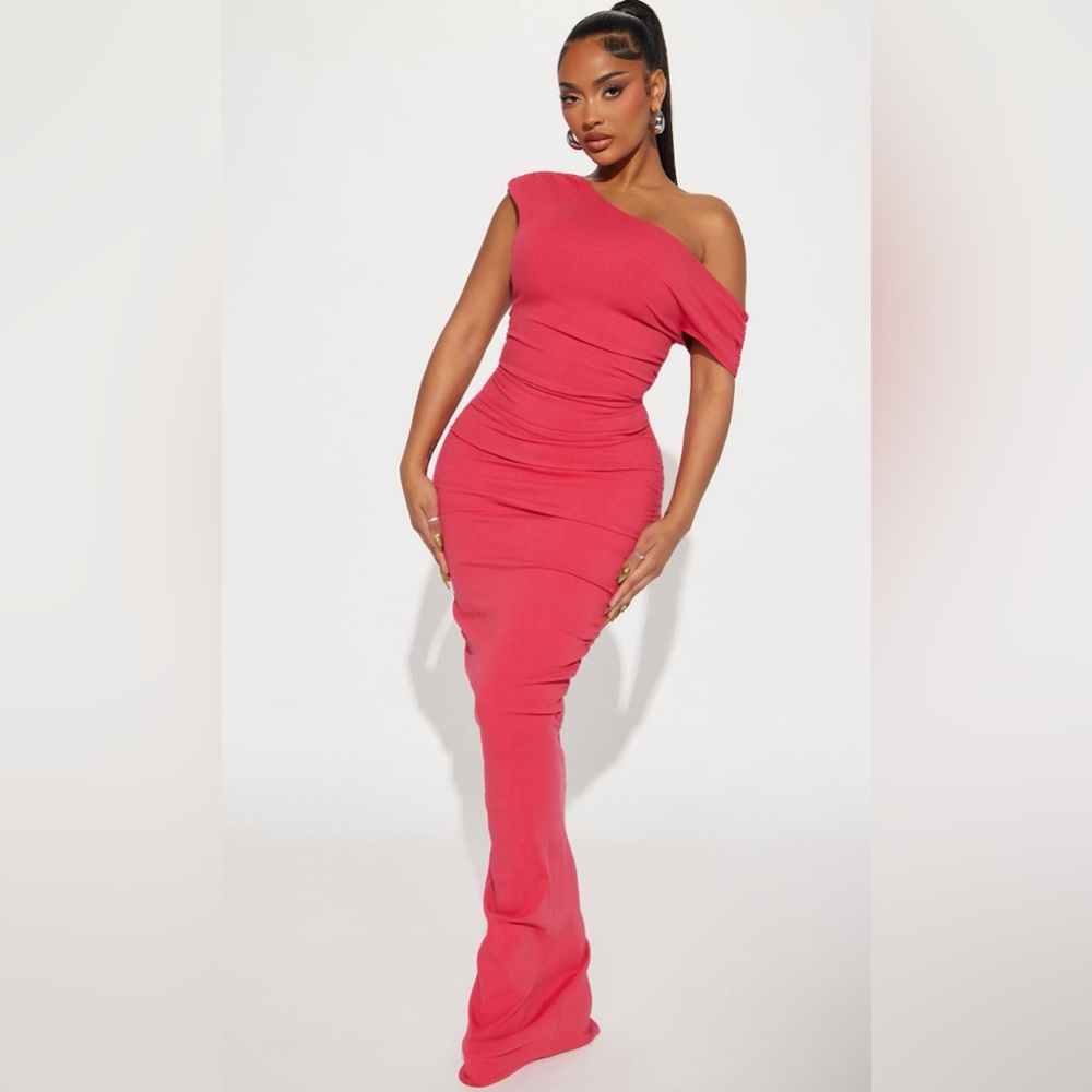 Fashion Nova - Kelli Snatched Maxi Dress